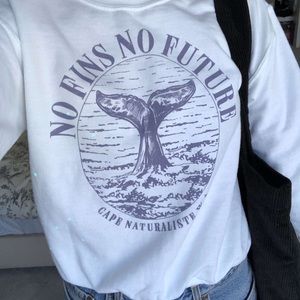 urban outfitters white crew neck 🤎🤎